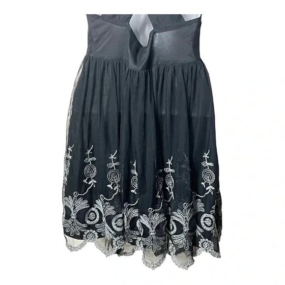 1412. MILLAU EMBROIDERED MESH MINI DRESS SIZE SMALL BLACK W/GRAY EMBROIDERY - Picture 8 of 9